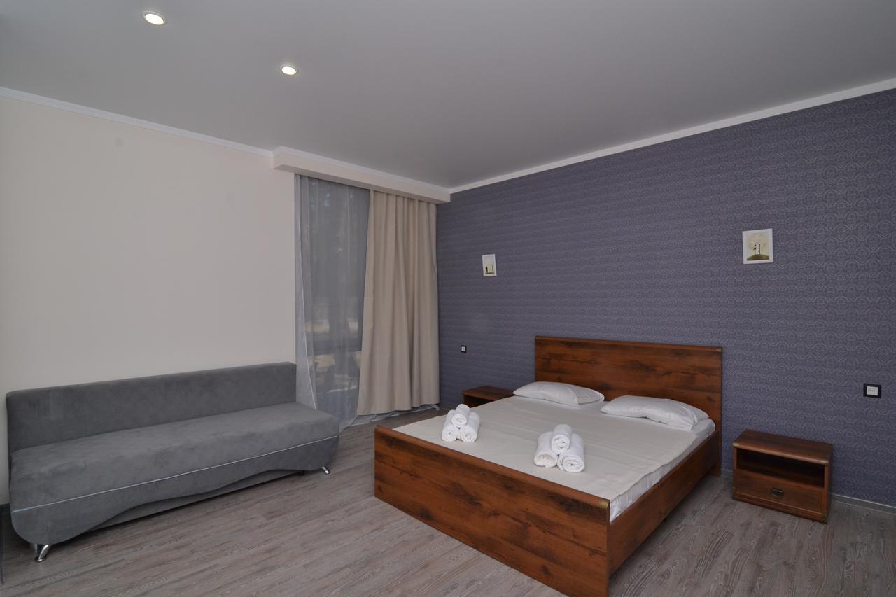 Hotel Apra Піцунда Екстер'єр фото